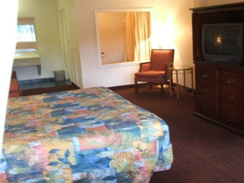 A Victory Inn & Suites - Детройт Екстериор снимка